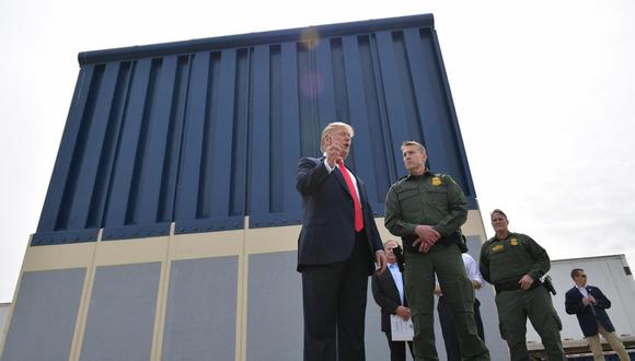 Donald Trump dice que el Ejército construirá el muro en la frontera con México si el Congreso no actúa. (AFP9.