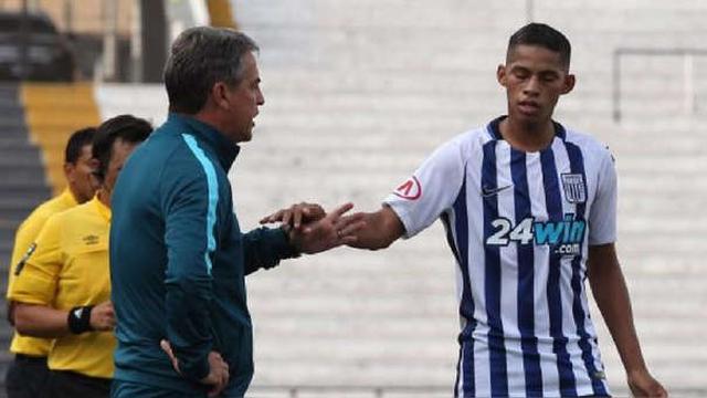 Kevin Quevedo debutó en Alianza Lima en el 2017 bajo la dirección técnica de Pablo Bengoechea | Foto: Agencias