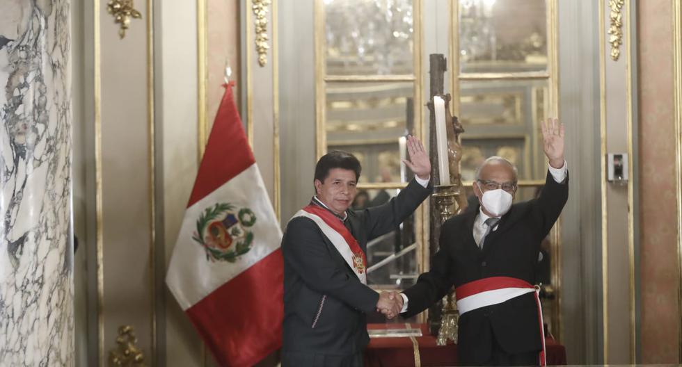 Castillo se sacó el sombrero para tomar juramento a su último premier. Aníbal Torres, tras rechazar invitaciones previas, aceptó el último día.
