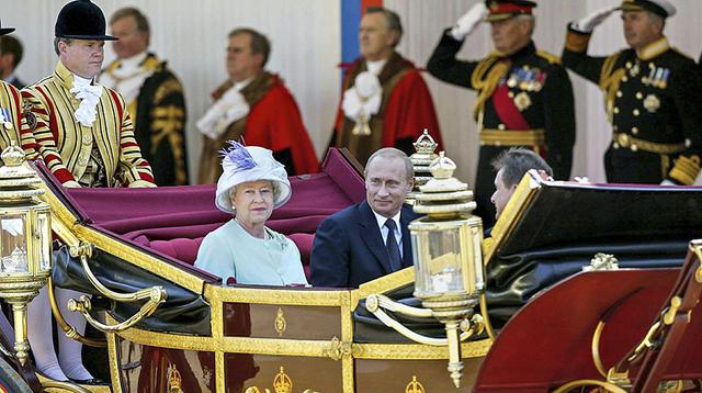 Las emblemáticas fotos de los 65 años de Isabel II en el trono - 8