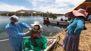 Puno: así se vacuna contra el COVID-19 en las islas flotantes Los Uros, a casi 4 mil metros sobre el nivel del mar | FOTOS