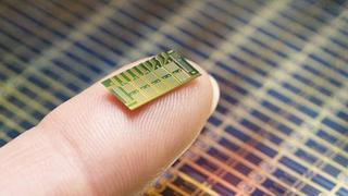 Chips y microchips, por Rolando Arellano