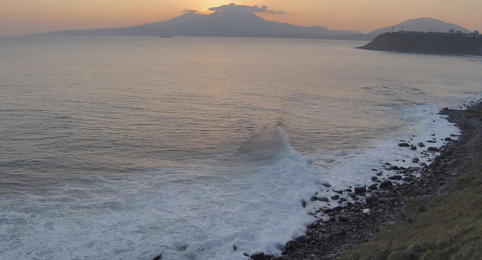 Vista del volcán Mendeleyev desde las islas Kuriles. AP
