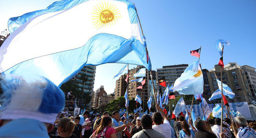 En el 2019, Argentina tuvo un contracción de 2,2% en el producto interno a precios de mercado. Para este año se pronostica que se contraiga a 5,2%, mientras que en el 2021 se augura que logre un crecimiento económico de 2,2%. (Foto: EFE)