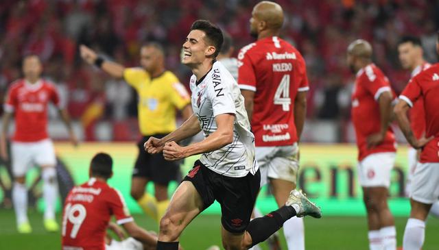Internacional fue superado por Atlético Paranaense en ambas finales (1-0 en la ida). El peruano Paolo Guerrero jugó los noventa minutos para el cuadro colorado. (Twitter Paranaense)