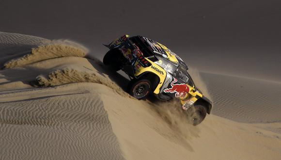 El piloto francés Sébastien Loeb (Peugeot) se adjudicó con el primer lugar de la Etapa 2 (Pisco-San Juan de Marcona) del Dakar 2019. Cronometró un tiempo de  003:26:53. (Foto: AP)