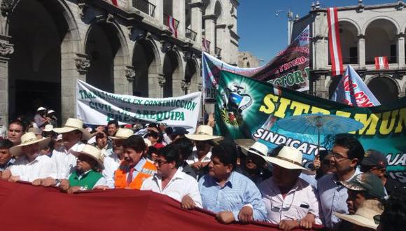 Medida de protesta fue convocada por el alcalde provincial de Arequipa, Alfredo Zegarra Tejada. (Foto: Carlos Zanabria)