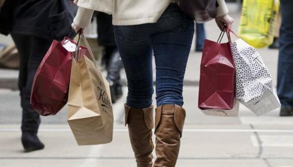 Diciembre es un mes donde las personas suelen realizar muchos gastos por Navidad y Año Nuevo. (Foto: Reuters)