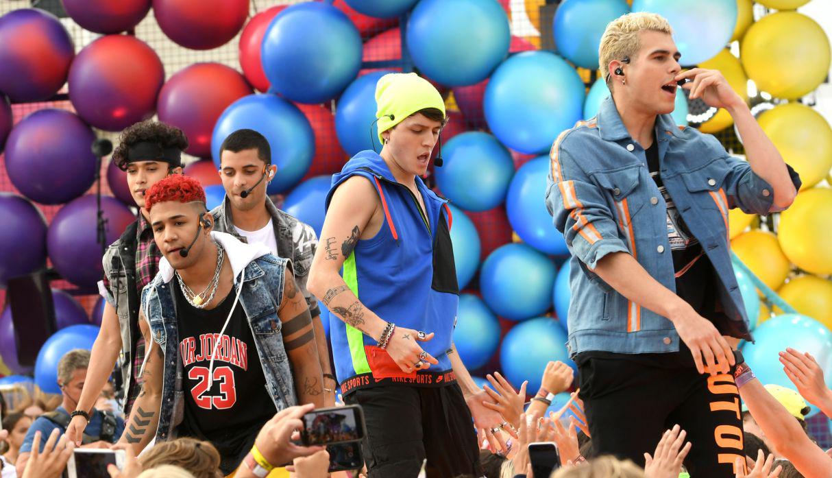 CNCO le puso el toque latino a los Teen Choice Awards 201 con “Pretend”. (Foto: AFP)