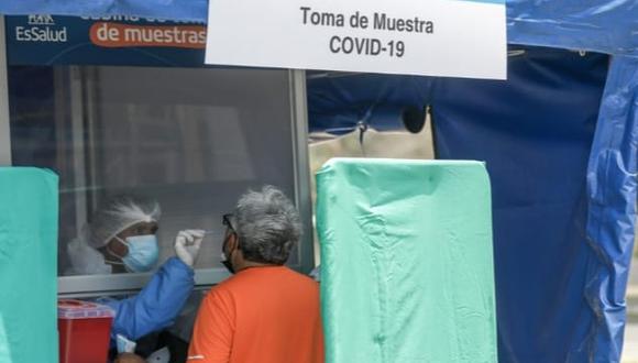 Se realizará más de 2 mil pruebas de descarte COVID-19 a profesores de institutos superiores de Lima. (Foto: Essalud)