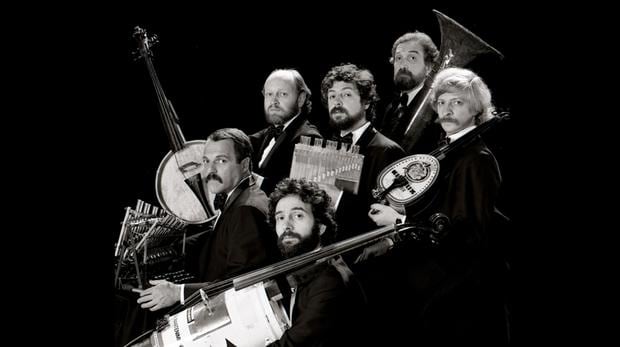 Cuando Les Luthiers era sexteto, en los años setenta. López Puccio, Carlos Núñez Cortés, Marcos Mundstock, Jorge Maronna y Ernesto Acher.
