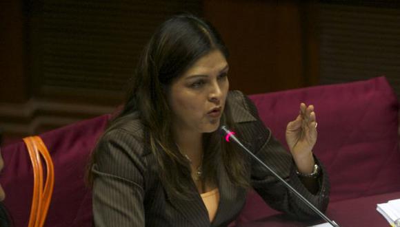 Proyecto de ley de Karina Beteta fue presentado en medio de discrepancias entre primer ministro Fernando Zavala y presidenta del Congreso, Luz Salgado.