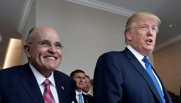 Rudolph Giuliani y el expresidente de Estados Unidos, Donald Trump. REUTERS