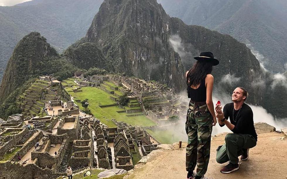 Juanita Burga y su novio Martin Landgreve se comprometieron en matrimonio durante su visita a Machu Picchu. (Foto: Instagram)
