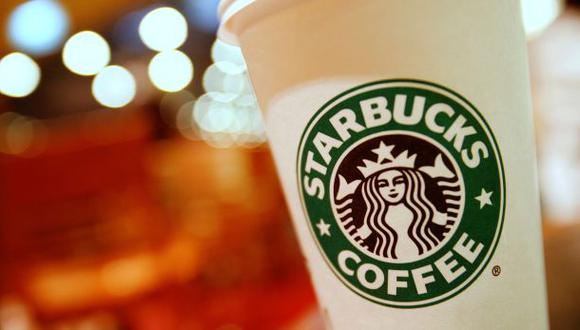 Demandan a Starbucks por poner "demasiado" hielo en sus bebidas