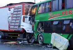 Cusco: Un muerto y 9 heridos al chocar un autobús y un camión