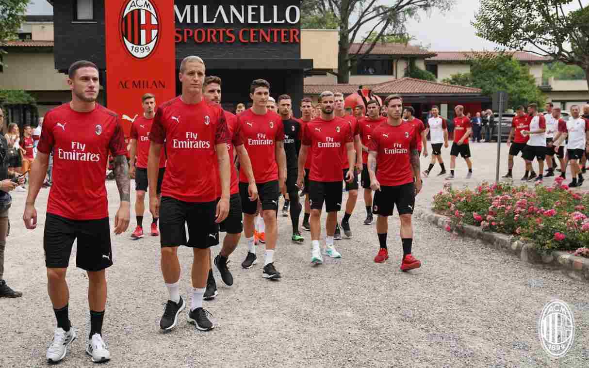Milan entrega comida y mascarillas a sus aficionados mayores de 65 años. (Foto: @acmilan)
