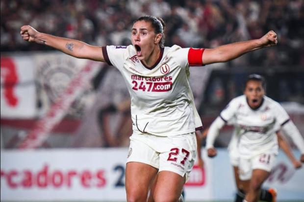 Fefa Lacoste celebrando su gol ante Alianza Lima. Detrás, Luz Campoverde. (Foto: Violeta Ayasta / GEC)