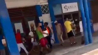 Reportan saqueos de tiendas en divisas en medio de protestas en Cuba