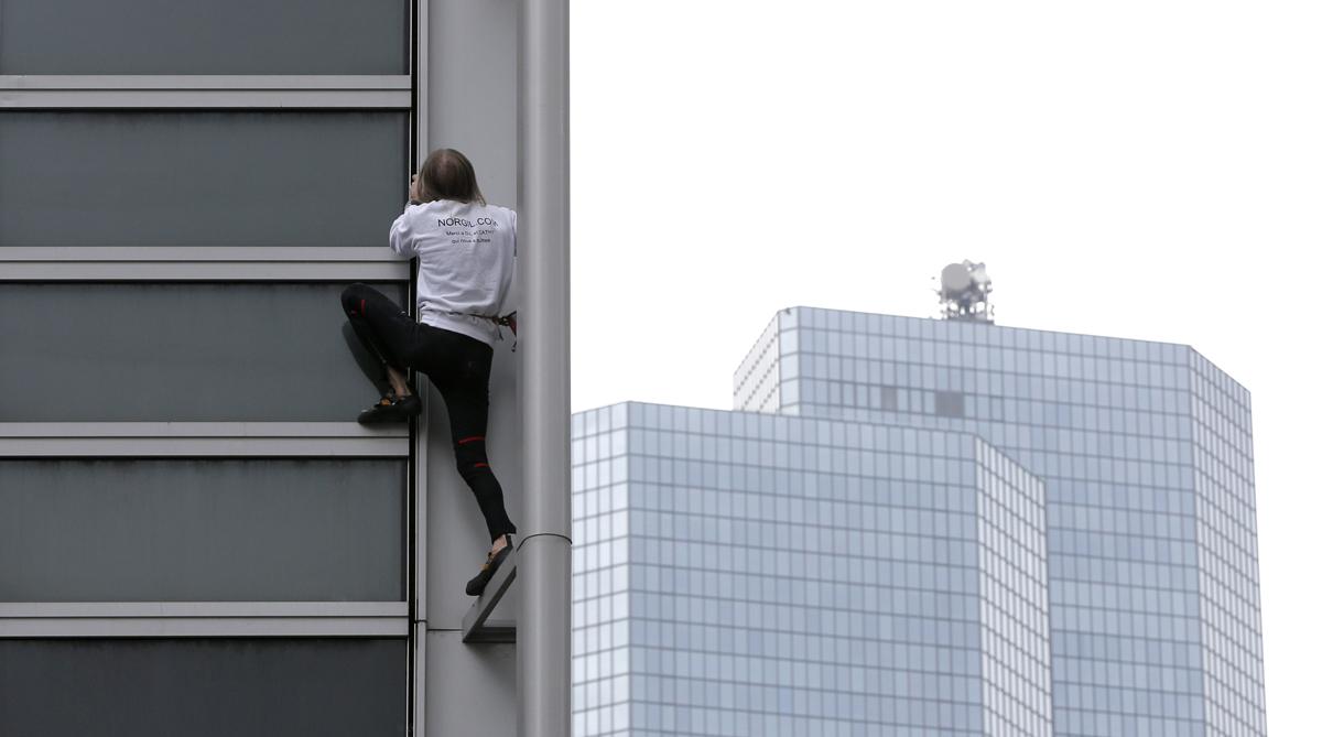 El 'Hombre Araña' francés que reta a los rascacielos de Europa - 2