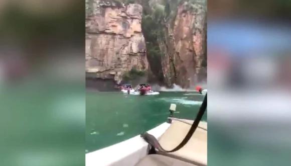 Una enorme roca cayó sobre lanchas con turistas en Brasil