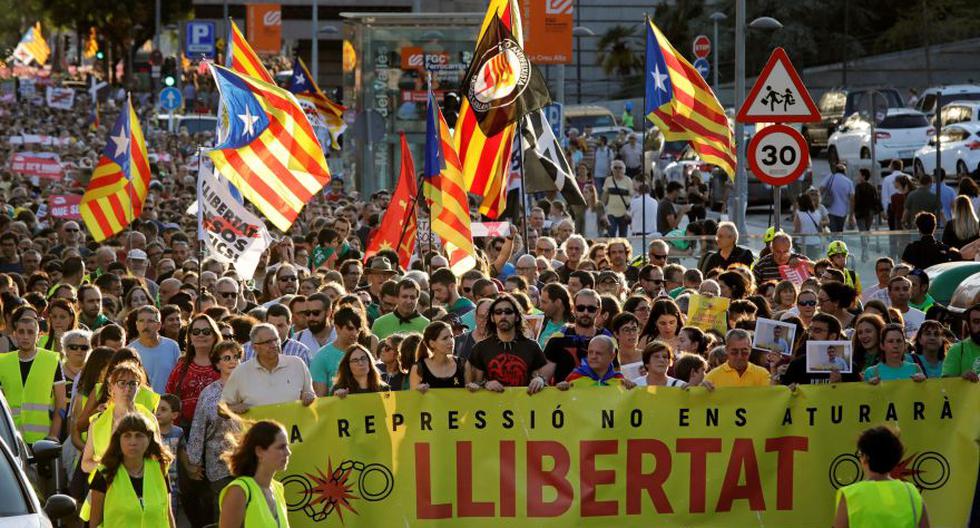 "La represión no detendrá nuestra libertad", dice uno de los carteles desplegados en la manifestación realizada el 28 de septiembre en Cataluña. (EFE)