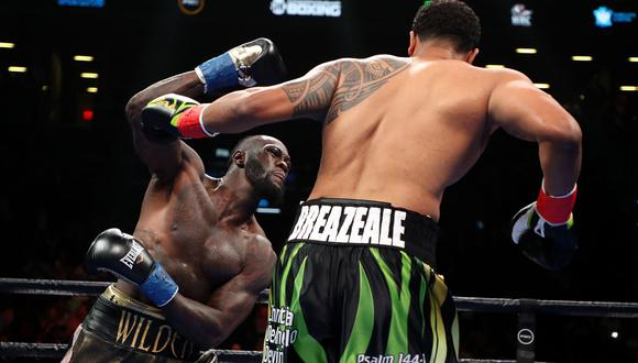 Boxeo: Deontay Wilder y el 'explosivo' golpe con el que noqueó a Breazeale en el primer round | VIDEO. (Foto: AFP)