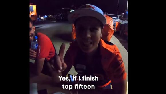 La española Laia Sanz debe quedar entre los 15 primeros de motos del Dakar para cortarle el cabello a Toby Price, quien respondió y pidió un beso. (Captura)
