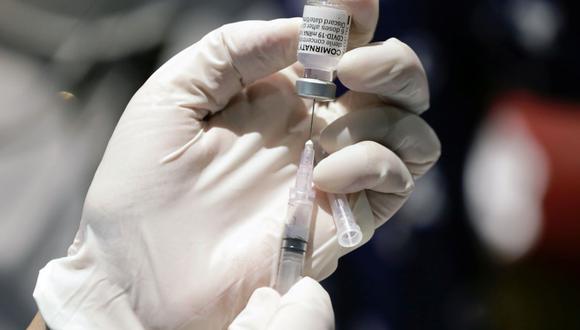 Los CDC han publicado dos estudios sobre la eficacia de las vacunas para prevenir la muerte y hospitalización por el coronavirus. (Foto de archivo: REUTERS / Ajeng Dinar Ulfiana)