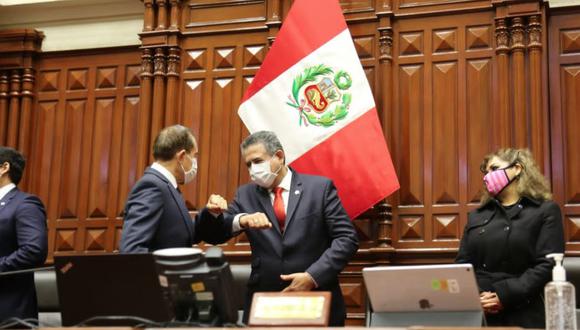 El primer ministro Walter Martos asiste al pleno del Congreso en busca de su aprobación. Analistas políticos ven falencias en el plan de salud, pero destacan el tono del mensaje. (Fotos: Congreso de la República)