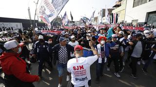 Hinchas de Alianza Lima realizaron banderazo en la previa al clásico frente a Universitario | FOTOS