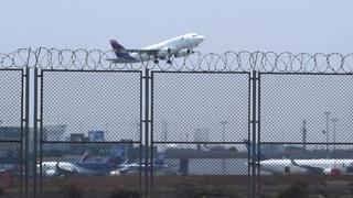 Gremios plantearán al Ejecutivo medidas para compensar impacto de suspensión de llegada de vuelos