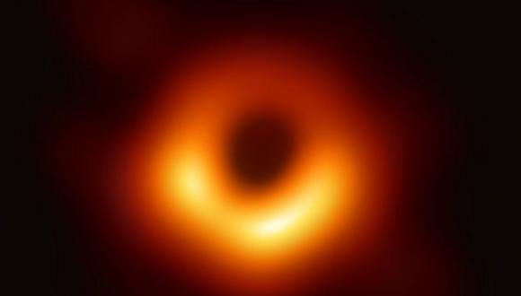 Esta es la primera foto de un agujero negro. (EHT COLLABORATION)