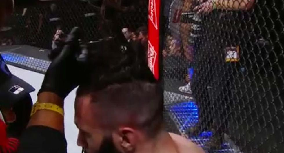Peleador recibe corte de cabello en debut de UFC | Foto: Captura