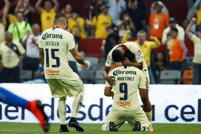 América vs. Cruz Azul: mira las mejores imágenes del Clásico joven por los cuartos de final de la Liguilla del Clausura 2019 de la Liga MX. (Foto: EFE)