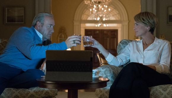 En la cuarta temporada de "House of Cards", el presidente Frank Underwood y su esposa intentaron limar asperezas y unir fuerzas para quedarse en la Casa Blanca. (Foto: Netflix)