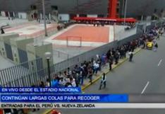 Largas colas se forman afuera del Estadio Nacional para recoger entradas