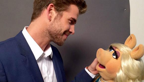 Liam Hemsworth presume “salidas” con Miss Peggy
