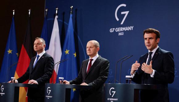 El presidente francés Emmanuel Macron (derecha), el canciller alemán Olaf Scholz (centro) y el presidente polaco Andrzej Duda (izquierda) se reuinieron en Berlín en búsqueda de soluciones para la crisis entre Rusia y Ucrania. (Foto: Hannibal Hanschke / AFP)
