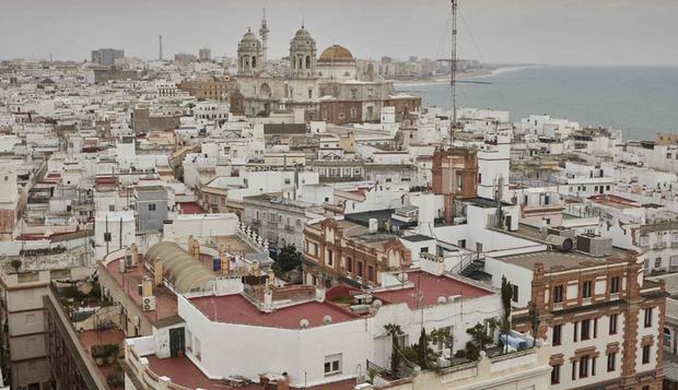 Due to political instability, the Royal Spanish Academy and its counterparts in America chose Cádiz as an urgent replacement.  It is one of the oldest cities in Europe, a center of commerce since 1100 BC.  C., (Photo: NY Times)