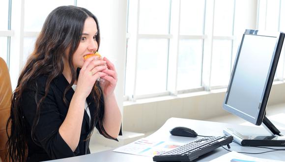 Diez reglas que debes seguir al momento de comer en la oficina