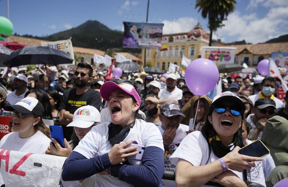Supporters of the presidential candidate of the Historical Pact coalition, Gustavo Petro, attend a campaign closing rally in Zipaquirá, Sunday, May 22, 2022. (AP Photo/Fernando Vergara).