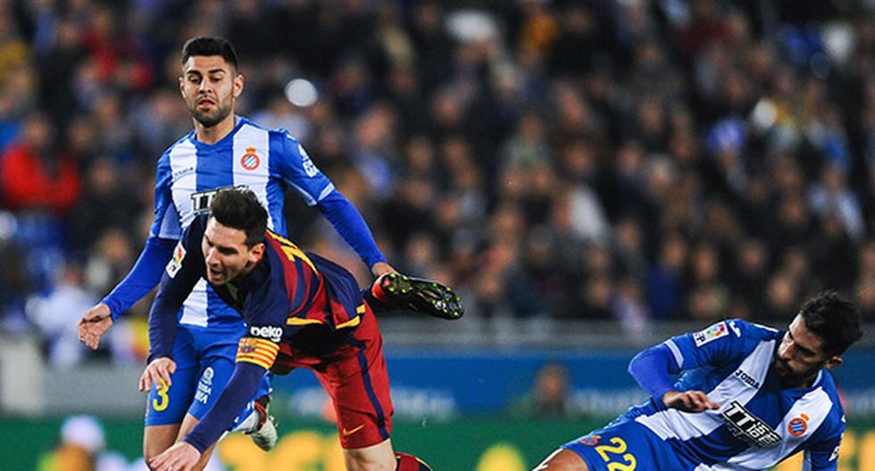 Lionel Messi protagonizó un diálogo con el defensor del Espanyol Álvaro González. El argentino del Barcelona dejó en ridículo a su rival (Foto: Getty Images)