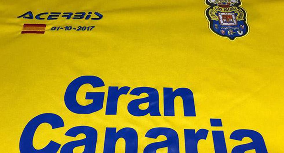 UD Las Palmas decidió salir al Camp Nou con pequeñas banderas estampadas en sus camisetas. (Foto: @UDLP_Oficial)