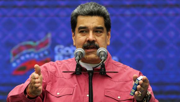 El presidente de Venezuela, Nicolás Maduro, habla con los medios después de votar durante las elecciones parlamentarias del 6 de diciembre. (REUTERS / Fausto Torrealba).