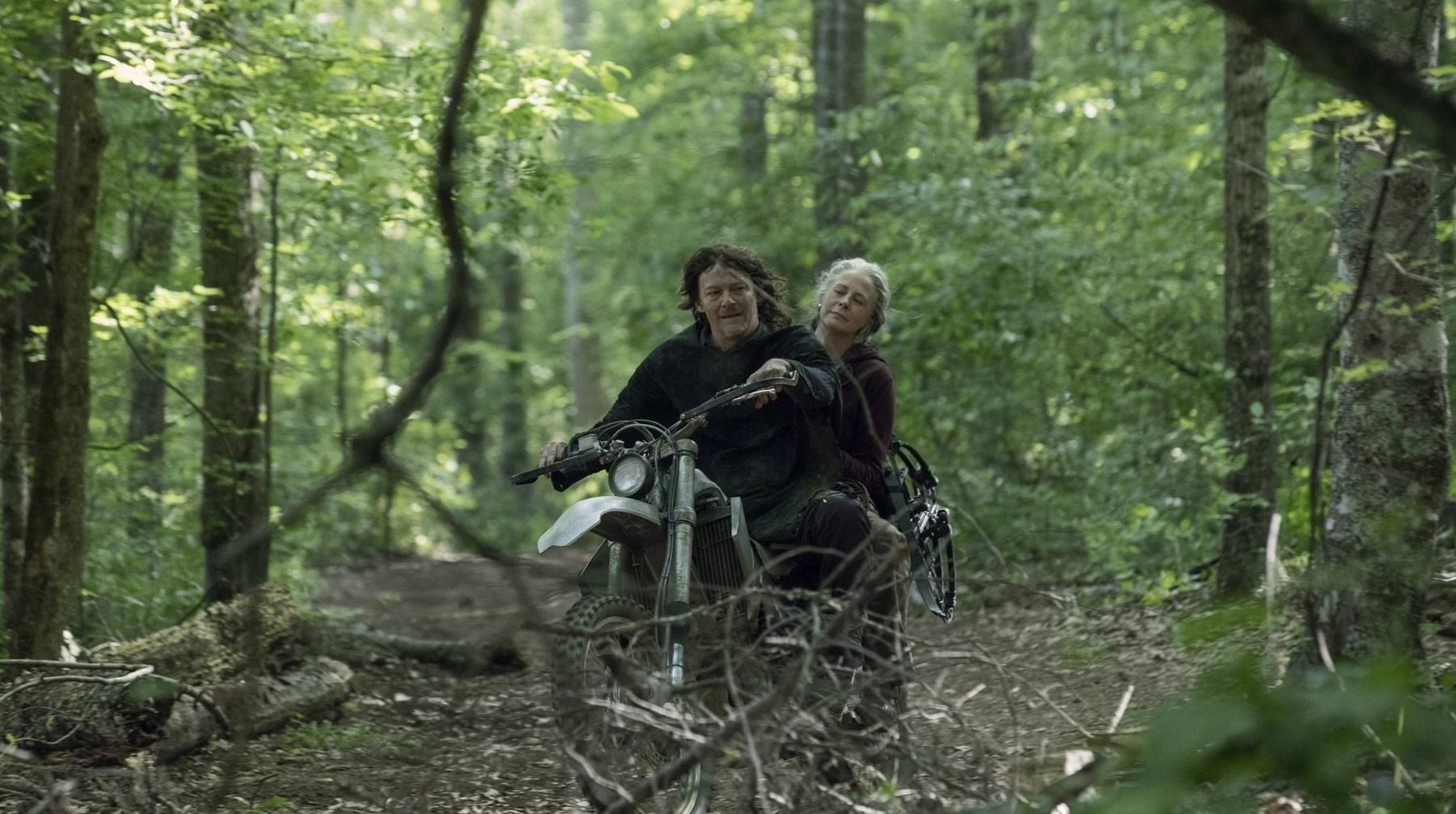 En "The Walking Dead" 10x01, Daryl (Norman Reedus) y Carol (Melissa McBride) quieren empezar de nuevo tras la tragedia. Fuente: AMC.