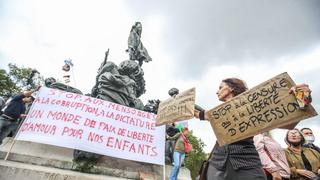 En pleno rebrote del coronavirus, cientos de personas protestan en París contra el uso de mascarillas | FOTOS