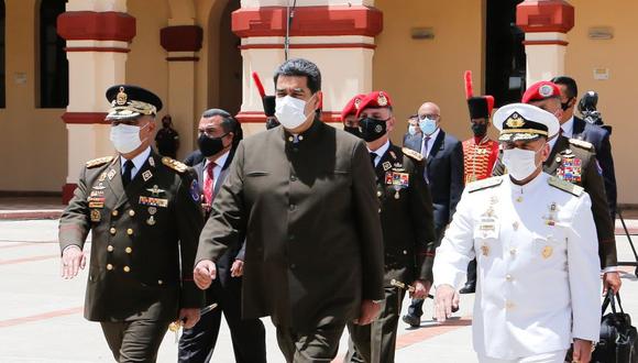 Nicolás Maduro (centro) en un acto de ascenso de militares en Caracas (Venezuela). (Foto: EFE/PALACIO DE MIRAFLORES).