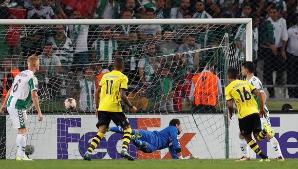 Paolo Hurtado marcó así su primer gol en la Europa League. (Foto: Agencias)