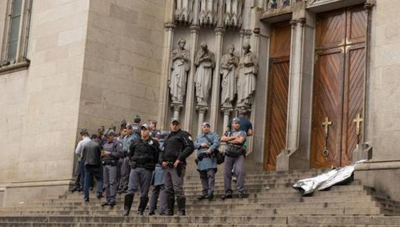 Brasil: Mueren baleadas 2 personas en escalera de una catedral